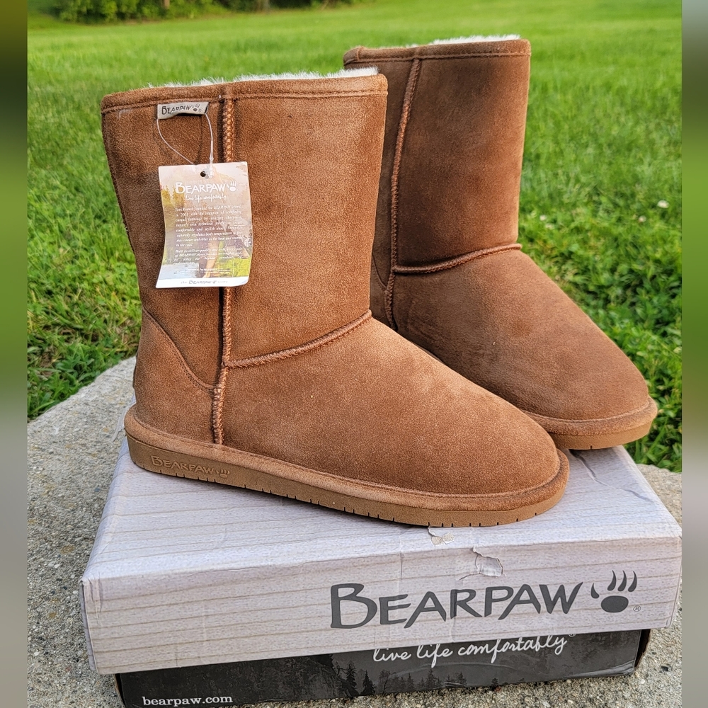 ***NWT*** { Bearpaw Brown Suede Boots size 9 }